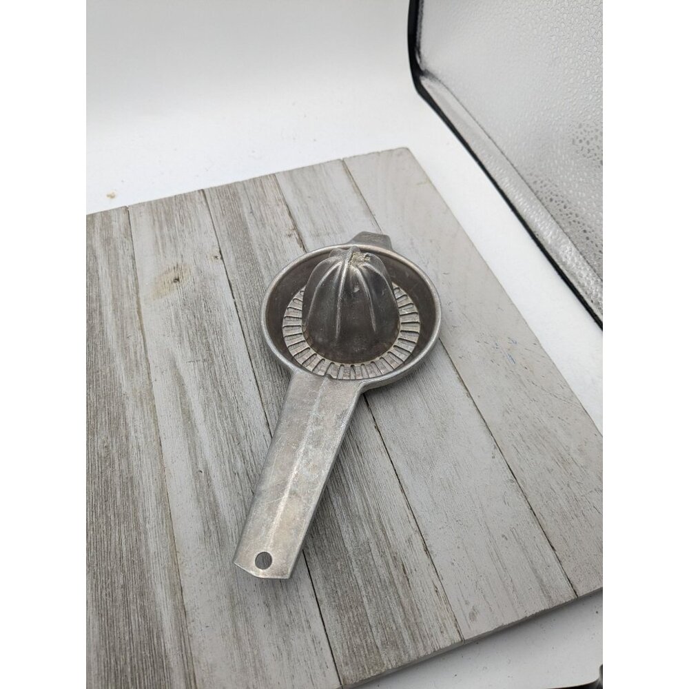 Vintage Foley #4 Hand Held Juicer Reamer Metal aluminum 8 1/4"